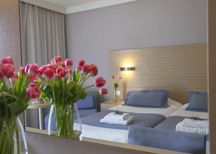 מלון Louis Ledra