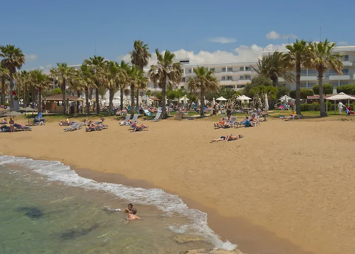 מלון Louis Ledra